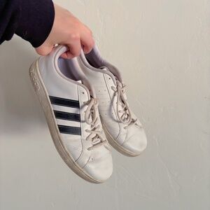 basic old Adidas